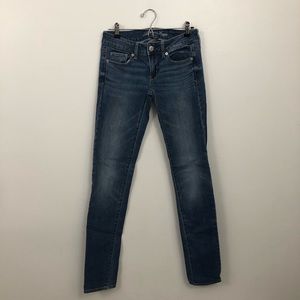 AE MEDIUM WASH SKINNY JEANS